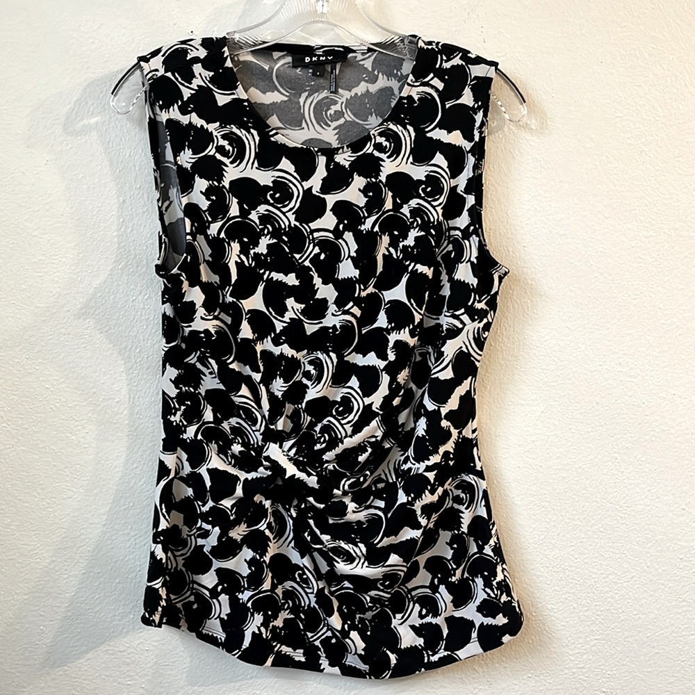 DKNY Black and White Pattern Sleeveless Top for Work or Office Shirt Staple